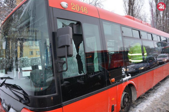 Ilustračný obrázok k článku Kto strieľal z auta na autobus MHD na Prievozskej ulici? Policajti už majú vinníka