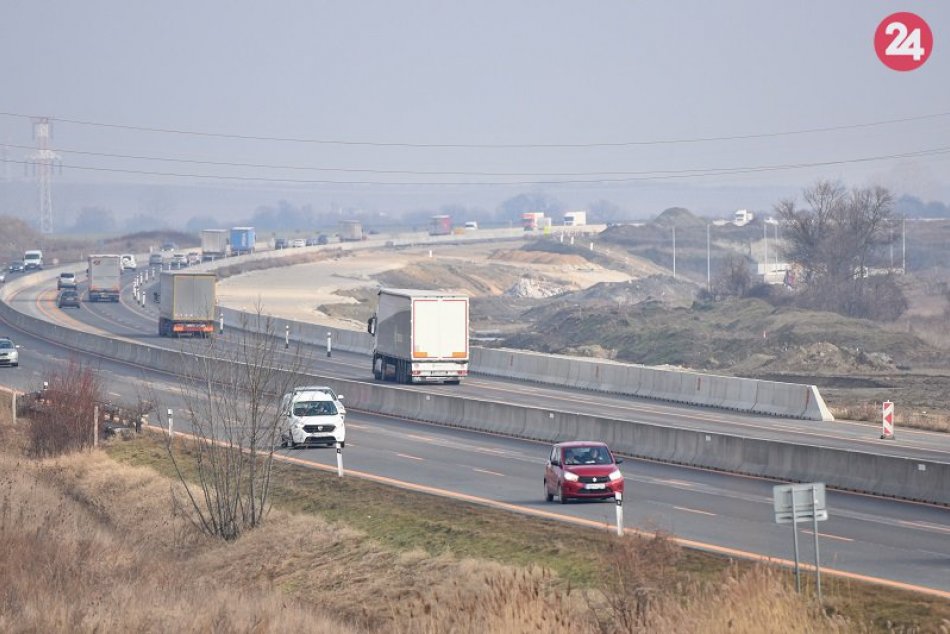 Ilustračný obrázok k článku Vodiči pozor: Na diaľnici D1 vás v najbližších dňoch čakajú dopravné obmedzenia