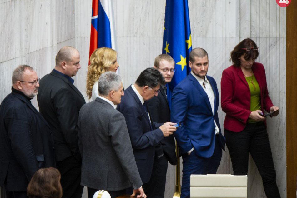 Ilustračný obrázok k článku SVET O SLOVENSKU: Hanba slovenského parlamentu obletela svet