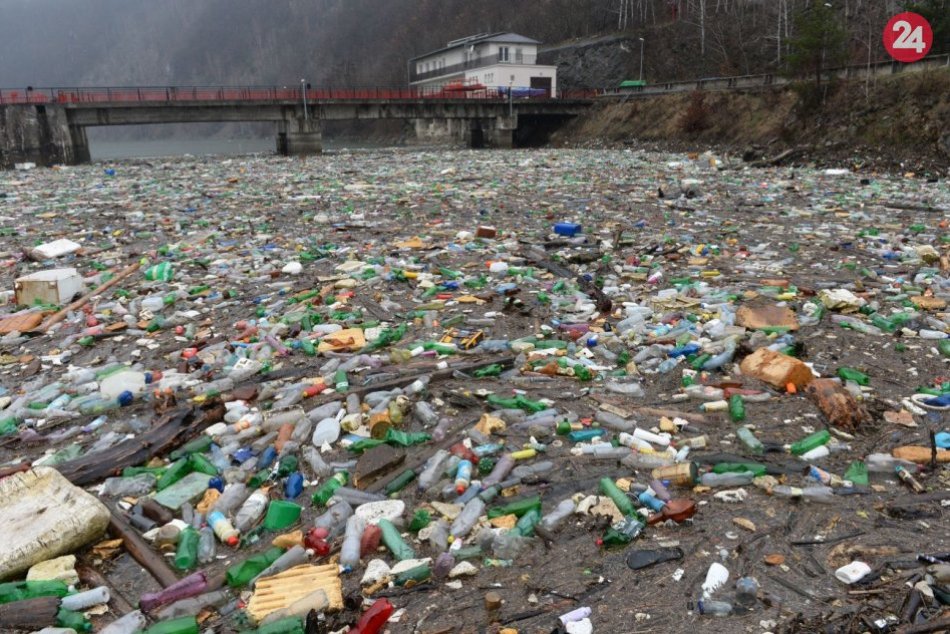 Ilustračný obrázok k článku Obmedzenie jednorazových plastov: Do 10 rokov sa bude recyklovať 90% PET fliaš