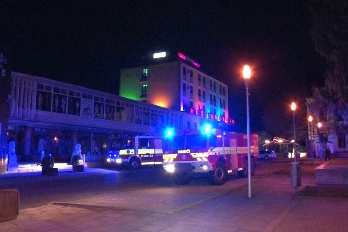 Ilustračný obrázok k článku Oznam na sociálnej sieti spôsobil poplach v šalianskom hoteli: Policajti hľadali bombu