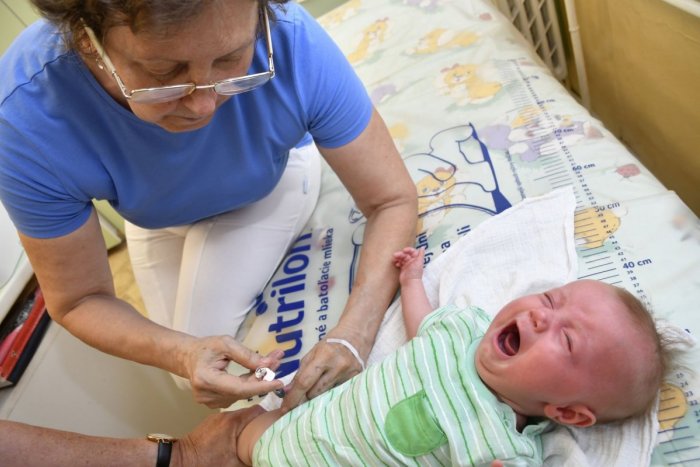 Ilustračný obrázok k článku Meningokokové ochorenia ohrozujú najmä deti: Na Slovensku očkovanie nepreplácajú