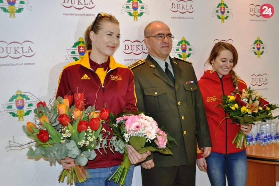 Ilustračný obrázok k článku Kuzminovú i Fialkovú ocenili na kvetinovom ceremoniáli. Takto ich otituloval riaditeľ VŠC Dukla