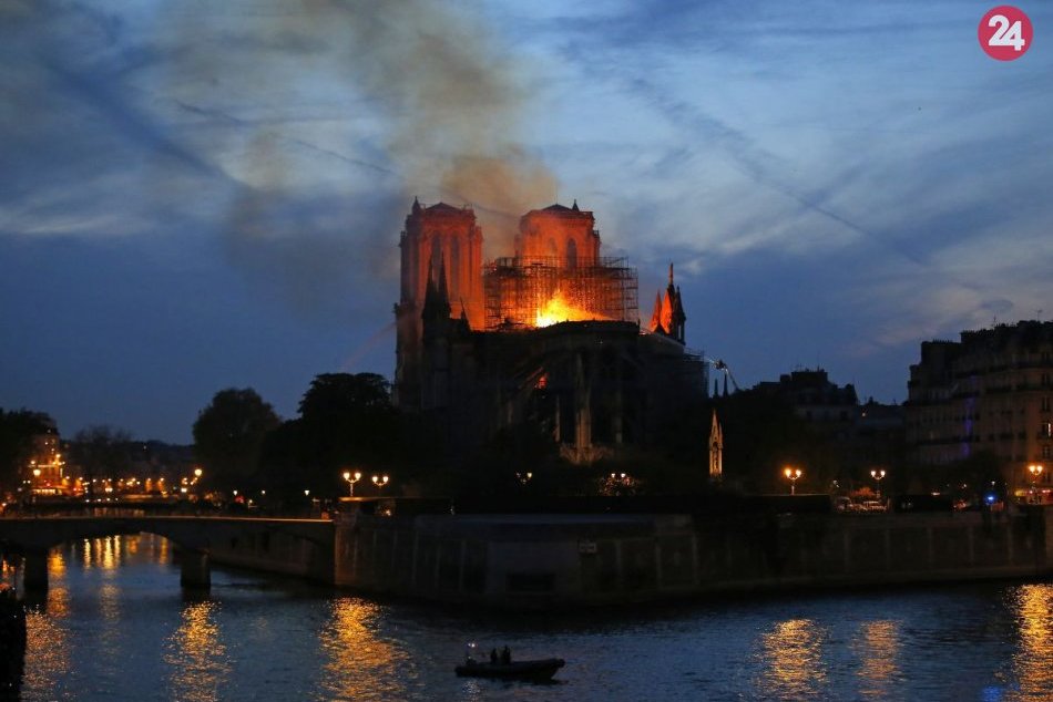 Ilustračný obrázok k článku Tragédia nevyčísliteľnej hodnoty: Katedrálu Notre-Dame pohltili plamene, FOTO