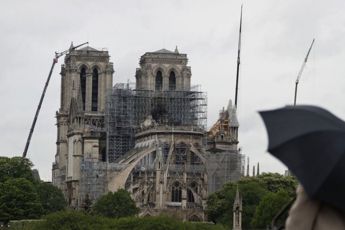 Ilustračný obrázok k článku Francúzi rozhodli: Chcú, aby Notre-Dame obnovili tak, ako vyzerala pred požiarom