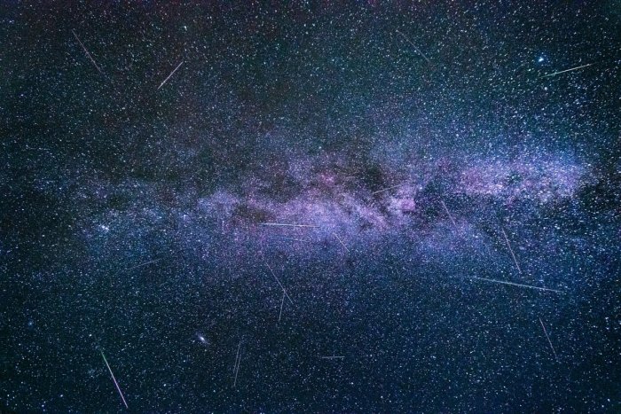 Ilustračný obrázok k článku Nočná obloha predvedie nebeské divadlo: Vrcholí meteorický roj Drakonidy