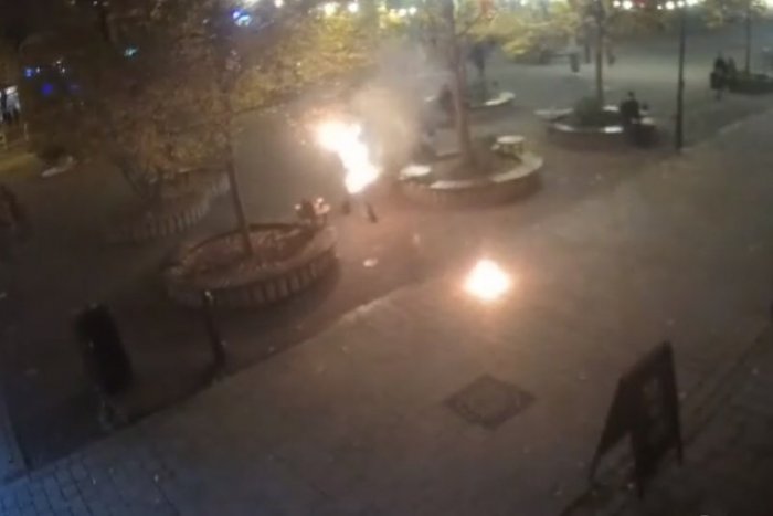 Ilustračný obrázok k článku Šialený čin v centre Bratislavy: Pred Starou tržnicou sa podpálil muž + VIDEO