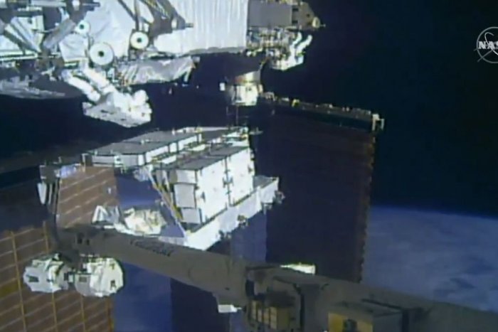 Ilustračný obrázok k článku Na ISS je rušno: Kozmonauti pokračujú v opravách detektoru kozmického žiarenia