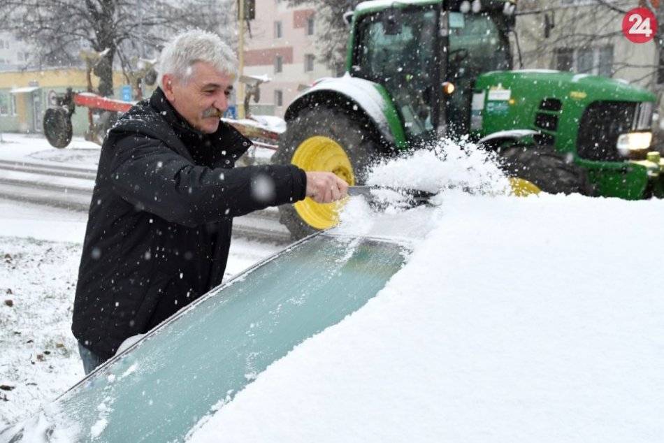 Ilustračný obrázok k článku Slnečné počasie dlho nevydrží: Do niektorých častí Slovenska dorazí vlna sneženia