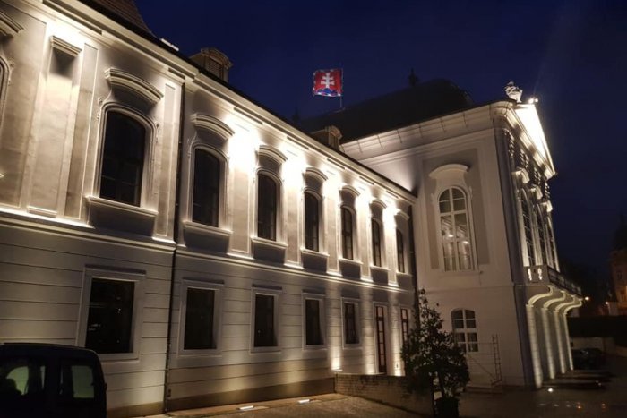 Ilustračný obrázok k článku Prezidentský palác rozžiari nové osvetlenie aj vianočný stromček