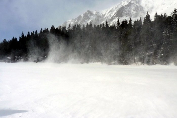 Ilustračný obrázok k článku Stratený lyžiar aj turistka uviaznutá v snehu: Horskí záchranári sa na Silvestra nenudili
