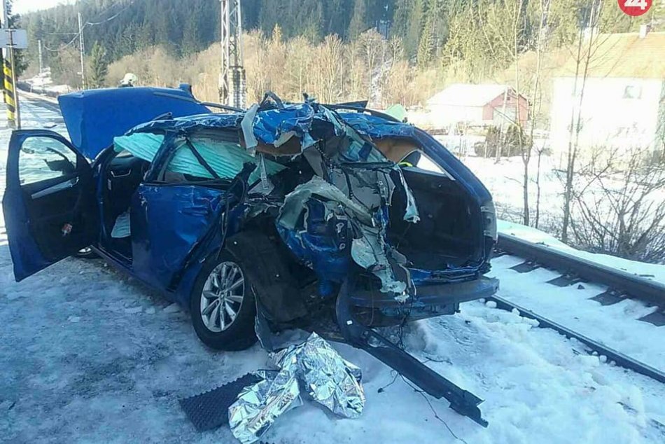 Ilustračný obrázok k článku Tragická zrážka vlaku a auta na Kysuciach: Mladý spolujazdec (†18) nehodu neprežil