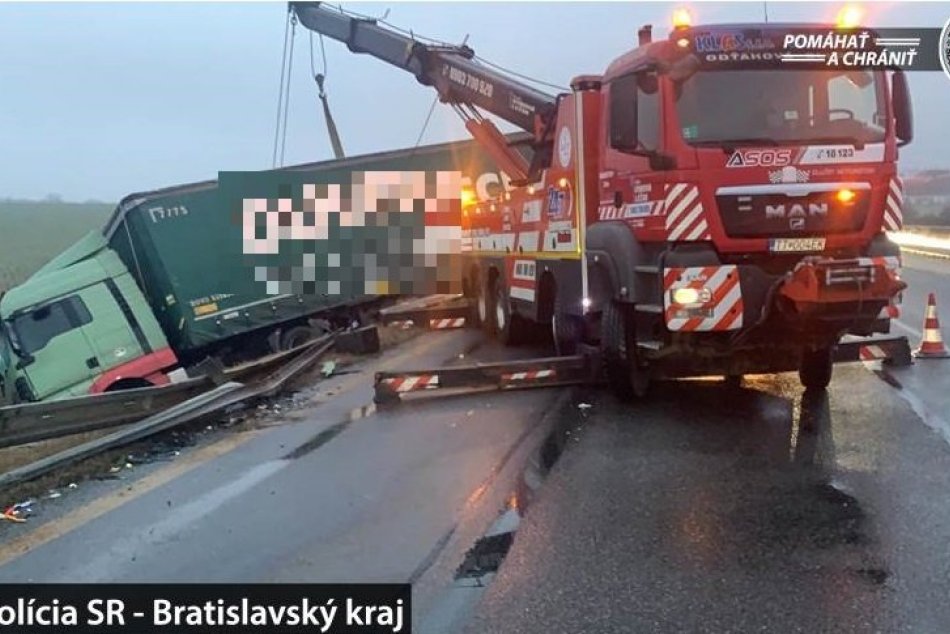 Ilustračný obrázok k článku Vodiči, pozor! Diaľnicu D1 do Bratislavy pre nehodu uzatvoria
