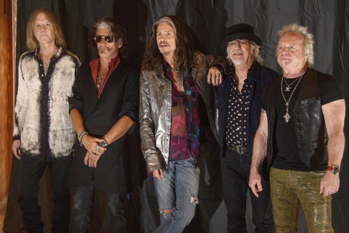 Ilustračný obrázok k článku Trpký návrat po zranení: Bubeníkovi Aerosmith v kapele odkázali, že má ešte cvičiť