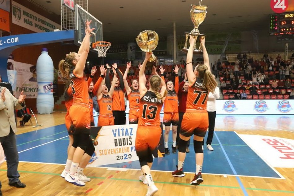 Ilustračný obrázok k článku Ružomberok je na nohách! Basketbalistky obhájili titul v Slovenskom pohári, FOTO