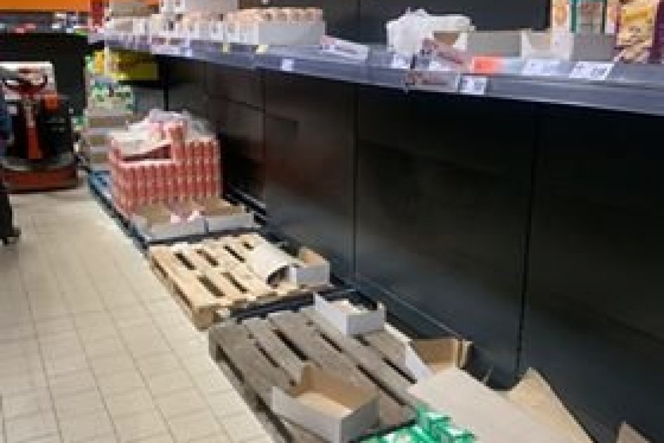 Ilustračný obrázok k článku Ľudia, nebláznite! Vykupujú Bratislavčania potraviny zo strachu pred Koronavírusom?