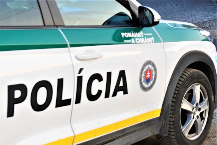 Ilustračný obrázok k článku Polícia o nešťastí v Čachticiach: Náboj prestrelil okno a zasiahol ženu do hrudníka