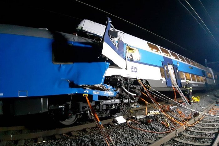 Ilustračný obrázok k článku Obrovské nešťastie v Česku: Pri zrážke vlakov zomrel rušňovodič a 35 ľudí sa zranilo