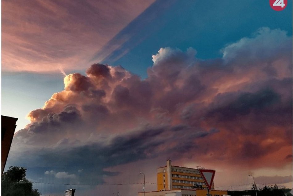Ilustračný obrázok k článku KURIOZITA DŇA: Silné búrky priniesli na Slovensko supercelu v plnej kráse, FOTO