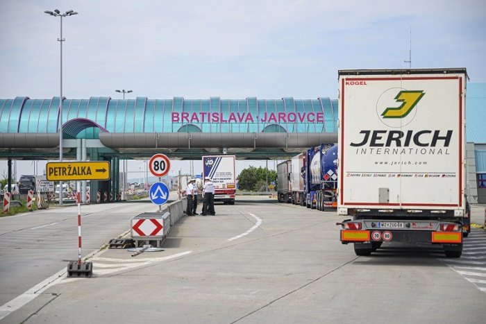 Ilustračný obrázok k článku POZOR, pri prejazde cez Rakúsko potrebujú Slováci nové tlačivo o tranzite