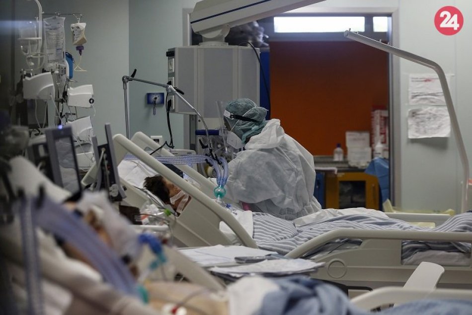 Ilustračný obrázok k článku Česko zaznamenalo opäť rekordný prírastok nakazených, počet hospitalizovaných stúpol o tretinu