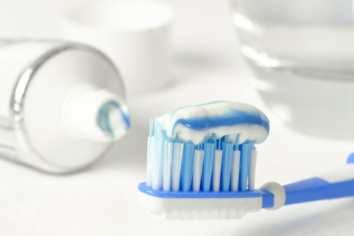 Ilustračný obrázok k článku Stop CHLPATÝM zubom! Na čistenie nepotrebujete zubnú pastu, stačí tento postup
