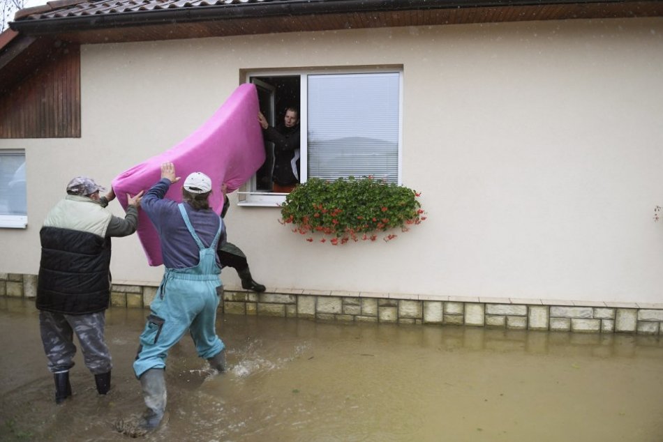 Ilustračný obrázok k článku Dážď a hroziace povodne: Na Slovensku platia výstrahy, týkajú sa TÝCHTO okresov