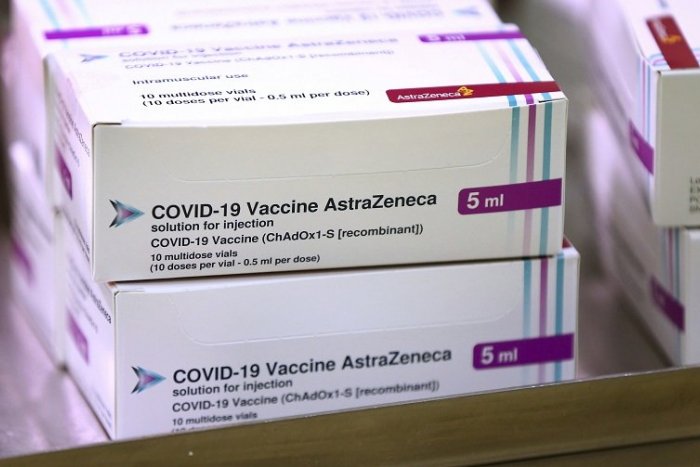 Ilustračný obrázok k článku Schválili ďalšiu vakcínu proti COVID-19. Aké má výhody a nevýhody?
