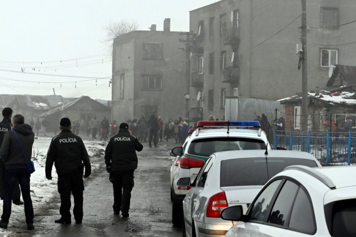 Ilustračný obrázok k článku TÁTO rómska osada je zamorená koronavírusom: Na pomoc príde polícia aj ARMÁDA! FOTO