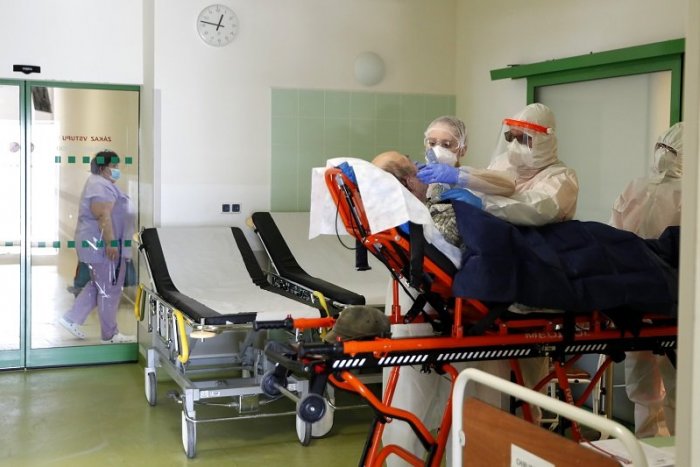 Ilustračný obrázok k článku V Česku je situácia stále kritická, vo vážnom stave je rekordný počet pacientov