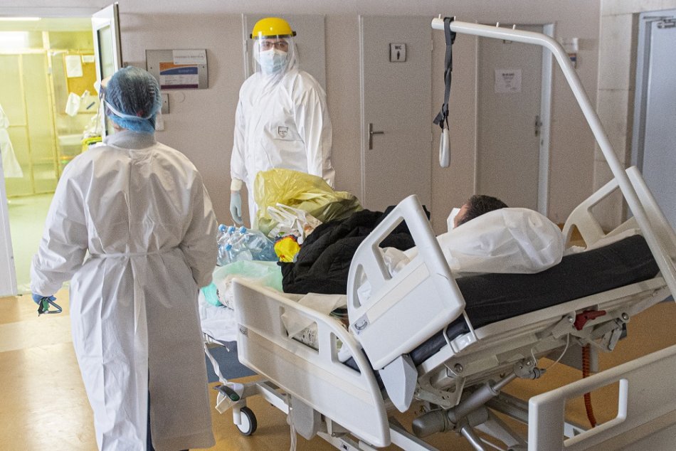 Ilustračný obrázok k článku Koronavírus: V nemocniciach je viac ako 4-tisíc pacientov, pribudlo 81 úmrtí