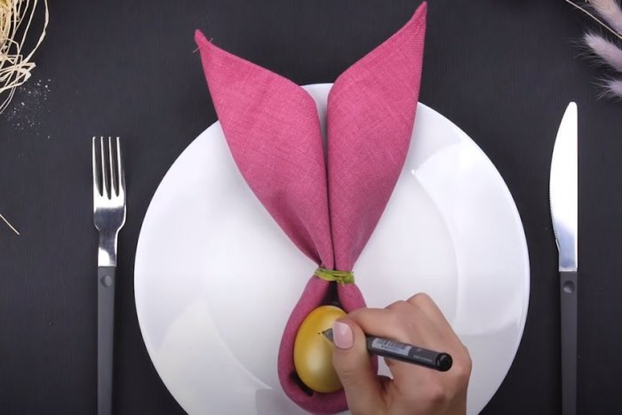 Ilustračný obrázok k článku VIDEO: 25 nápadov, ako jednoducho a kreatívne nafarbiť vajíčka na Veľkú noc