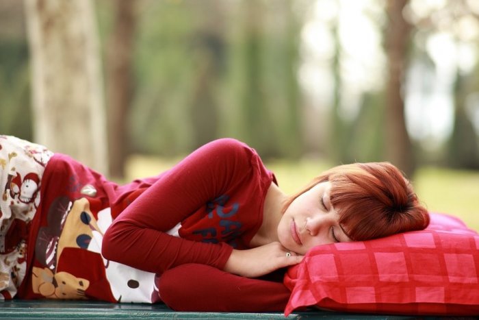 Ilustračný obrázok k článku Zobúdzate sa unavení alebo plní energie? Za všetko môže POLOHA, v akej spíte!