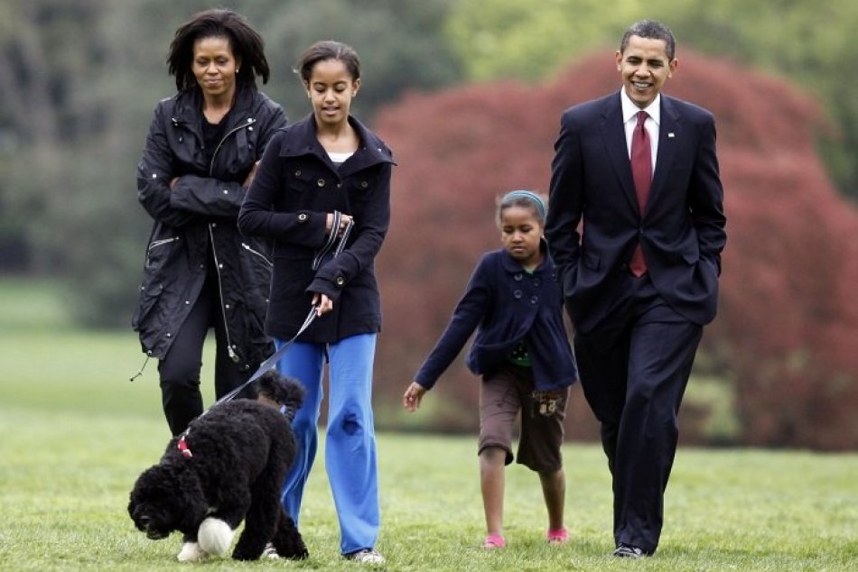 Ilustračný obrázok k článku Bolestivá strata v rodine Obamovcov: Prišli o dlhoročného člena rodiny