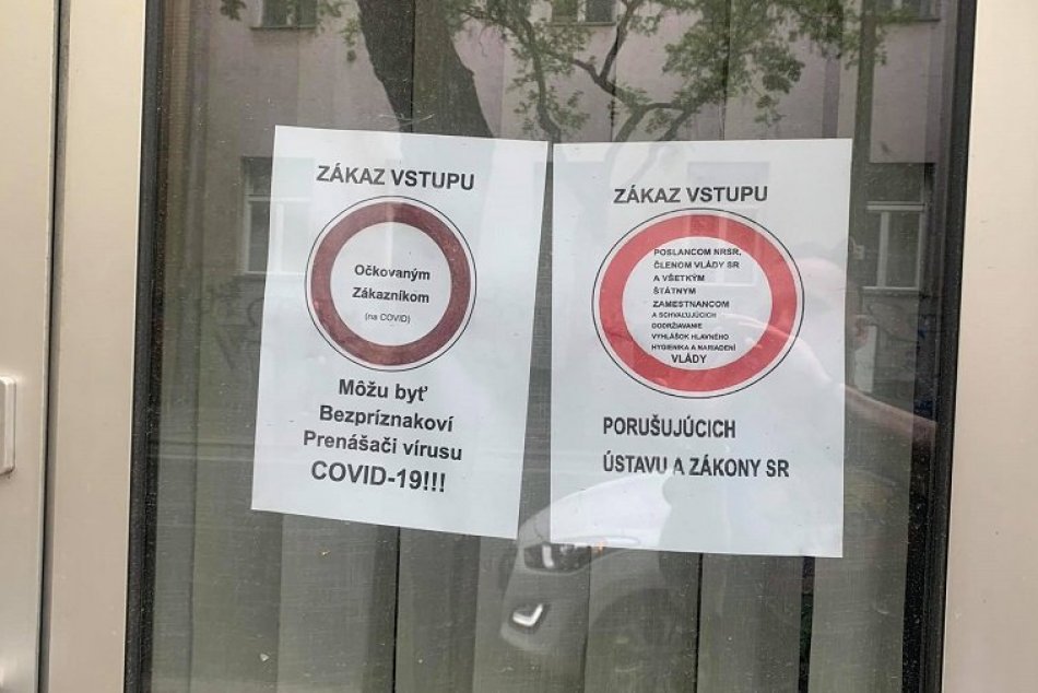 Ilustračný obrázok k článku ŠOKUJÚCI OZNAM v centre Bratislavy: Zákaz vstupu očkovaným zákazníkom!