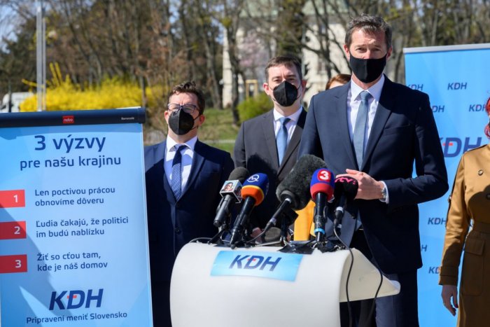 Ilustračný obrázok k článku Mimoparlamentná strana KDH: Čím skôr sa pripravme na TRETIU vlnu koronavírusu!