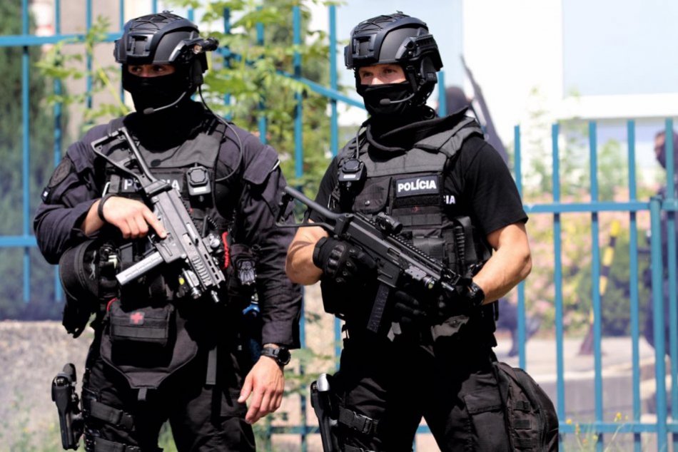 Ilustračný obrázok k článku Polícia zadržala obchodníkov so zbraňami: Boli členmi medzinárodného gangu