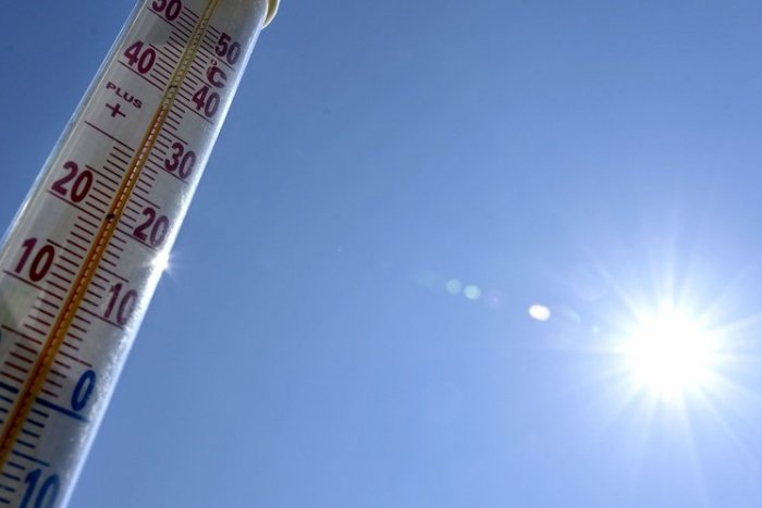 Ilustračný obrázok k článku Pre 15 okresov platia výstrahy NAJVYŠŠIEHO stupňa: Kde bude teplomer ukazovať 38 °C?