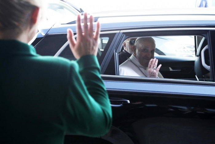 Ilustračný obrázok k článku Táto FOTOGRAFIA nepotrebuje slová: UTEŠENÁ rozlúčka prezidentky s pápežom