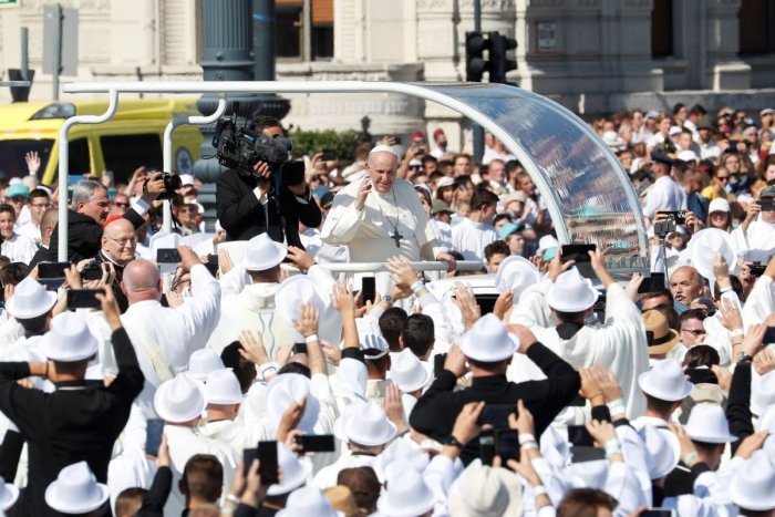 Ilustračný obrázok k článku Chystáte sa na pápeža? NEZABUDNITE, bez týchto dvoch vecí vás otočia domov!
