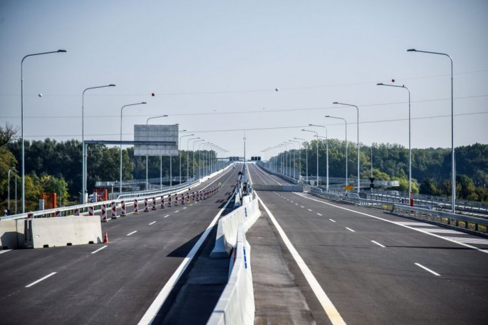 Ilustračný obrázok k článku Po ŠIESTOM moste v hlavnom meste prešli prvé autá: POZOR, nie je zadarmo! FOTO
