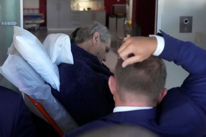 Ilustračný obrázok k článku Strach o prezidenta Zemana: Po stretnutí s Babišom ho odviezla ZÁCHRANKA! FOTO