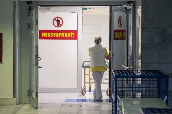 Ilustračný obrázok k článku COVID-19 na Slovensku: Vyše 2-tisíc nových prípadov, desiatky úmrtí