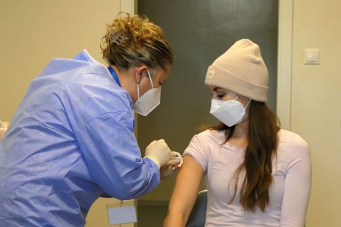 Ilustračný obrázok k článku Platnosť očkovania čoskoro vyprší aj tínedžerom. Budú môcť dostať tretiu dávku?