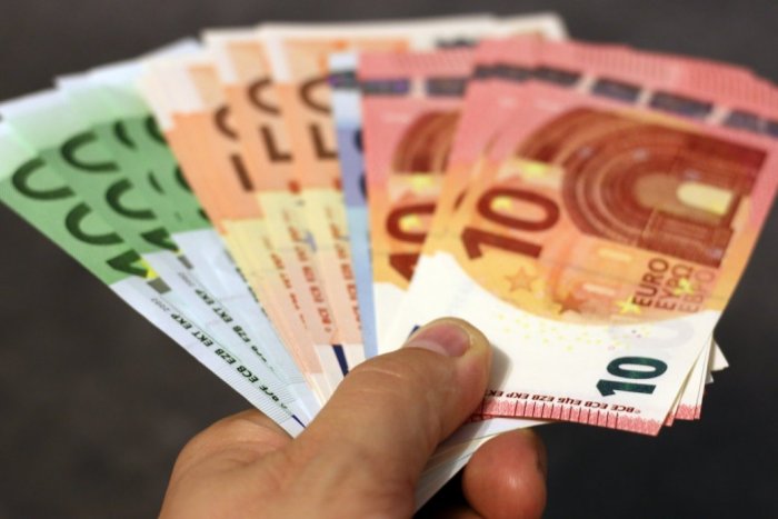 Ilustračný obrázok k článku PLATY na Slovensku: V Bratislave sa zarába priemerne 1520 eur! Ako je to INDE?
