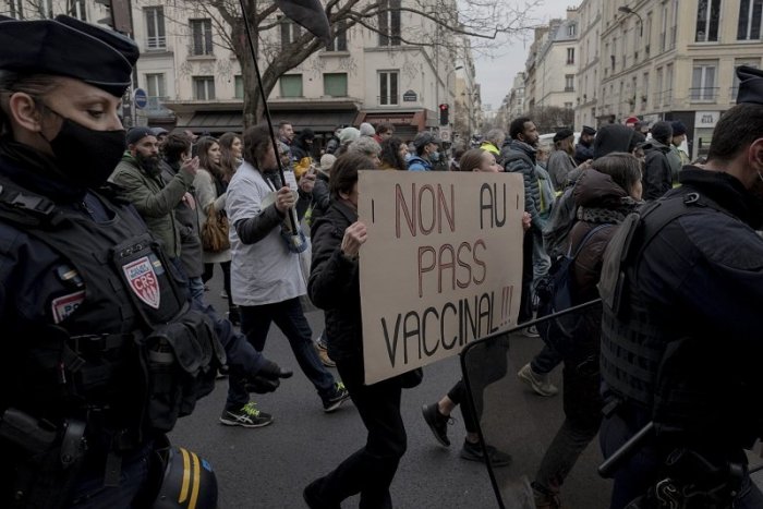 Ilustračný obrázok k článku Francúzi PRITVRDZUJÚ: Nezaočkovaní sa už nedostanú ani do vlakov, barov či reštaurácií