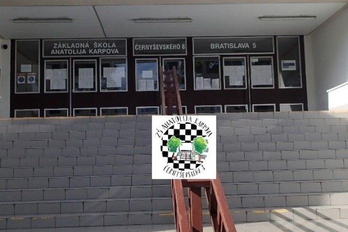 Ilustračný obrázok k článku Reakcia na vojnu: V Petržalke chcú ZMENIŤ názov školy, ktorá sa volá po ruskom šachistovi