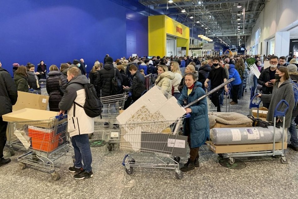 Ilustračný obrázok k článku Ikea dala Rusku stopku, vyvolala tým OŠIAĽ: Ľudia zbesilo vykupujú predajne, VIDEO