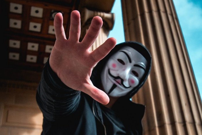 Ilustračný obrázok k článku Anonymous si zobrali na mušku Rusov: Od ľudí dostávajú MILIÓNY správ o vojne