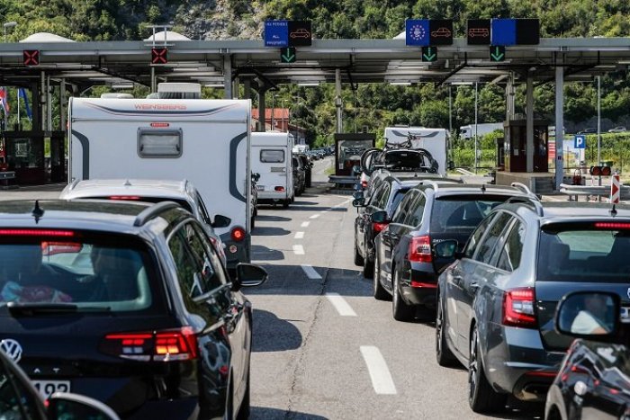 Ilustračný obrázok k článku Hustá dovolenková premávka pri Jadrane: O pár hodín to bude ešte HORŠIE!, varujú Slovinci
